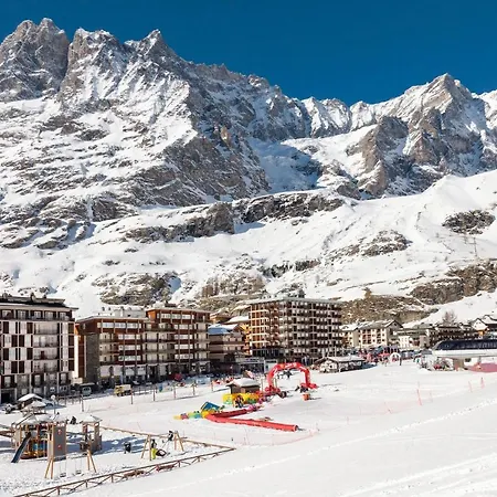 Apartment Hellochalet - Croix Du Cervin - 150mt From Cretaz Chairlift, Living Breuil-Cervinia
